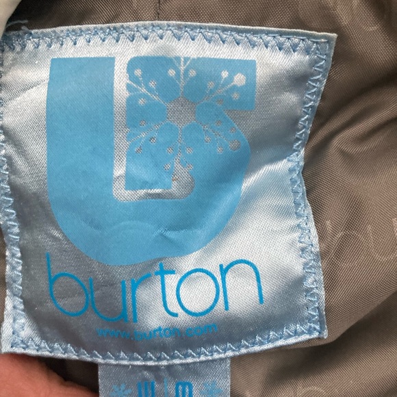 Medium woman’s Burton snowboard jacket. 
Removable inner jacket. - Picture 4 of 4